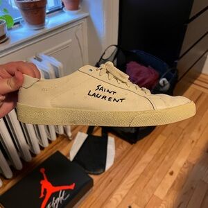 Saint Laurent Court Classic SL/06